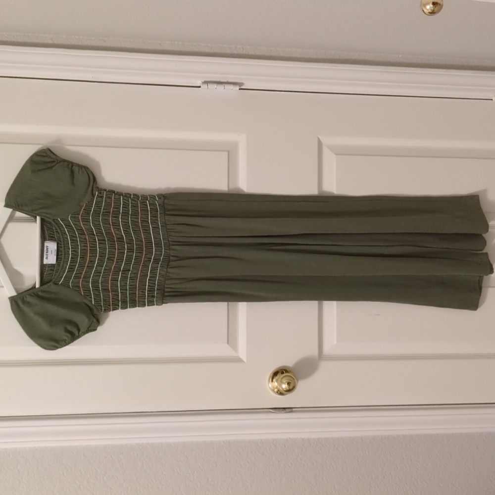 Girls Old Navy Romper size large smocked top Olive green
